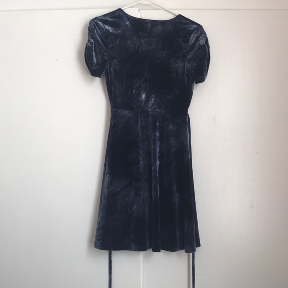 ✅Forever21 velvet dress navy blue size s - Picture 4 of 7